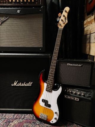 Pack bajo eléctrico amplificador y accesorios max