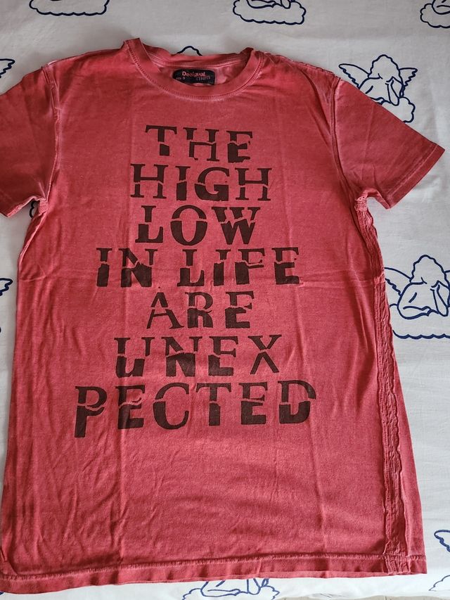 Camiseta rojo desgastado