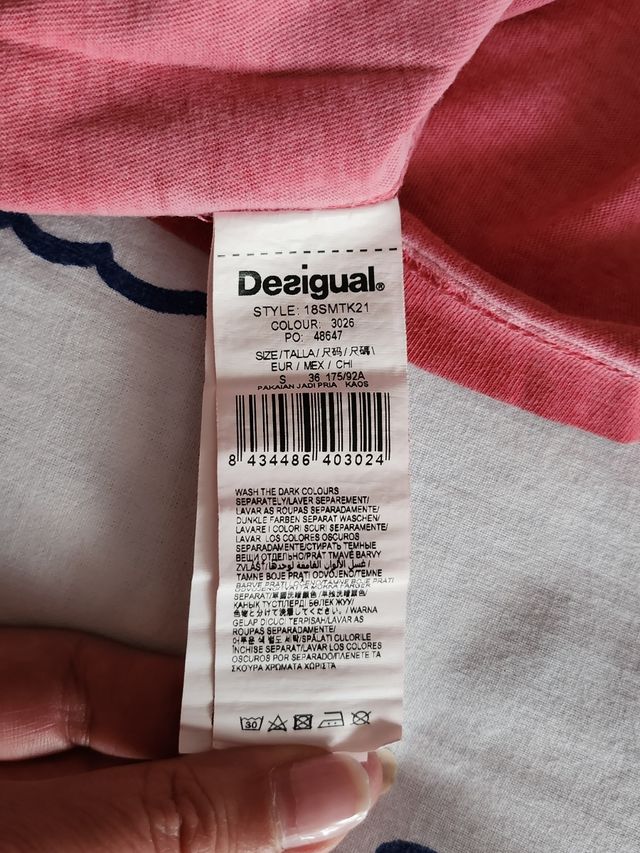 Camiseta rojo desgastado