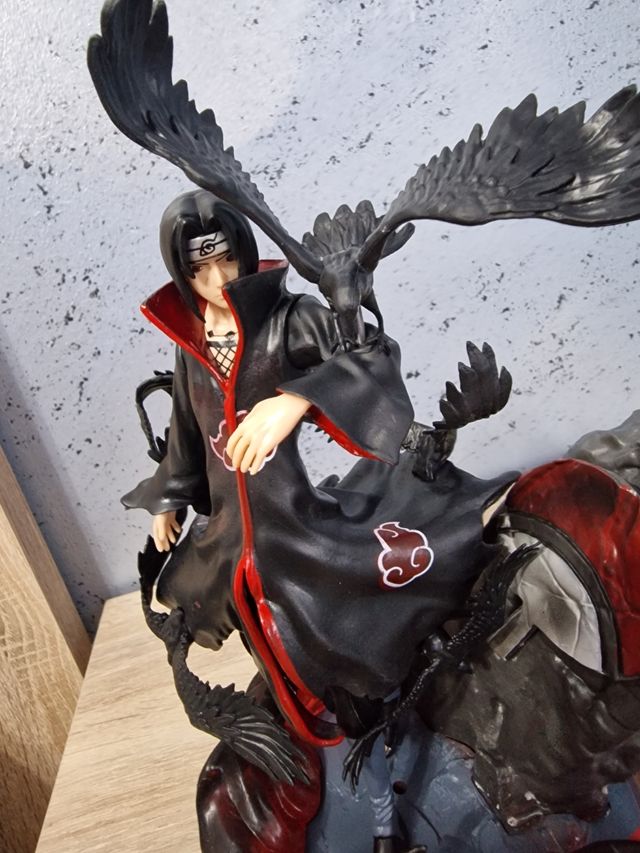 Figura personaje Itachi de la serie Naruto