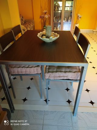 Conjunto mesa y sillas