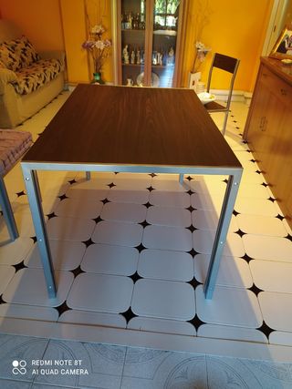 Conjunto mesa y sillas