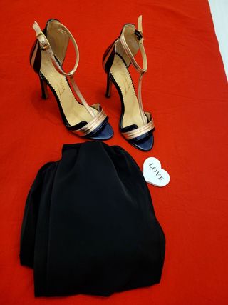 abito aderente. LADY LACY in omaggio I tacchi.