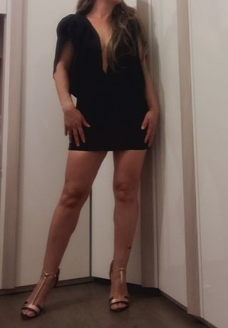 abito aderente. LADY LACY in omaggio I tacchi.