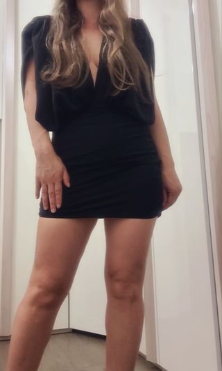 abito aderente. LADY LACY in omaggio I tacchi.