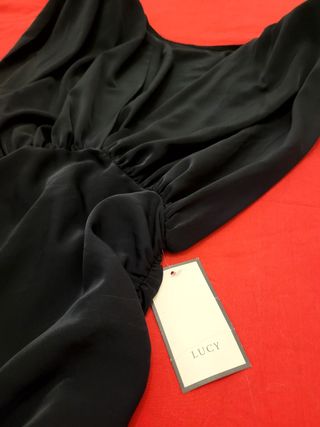 abito aderente. LADY LACY in omaggio I tacchi.