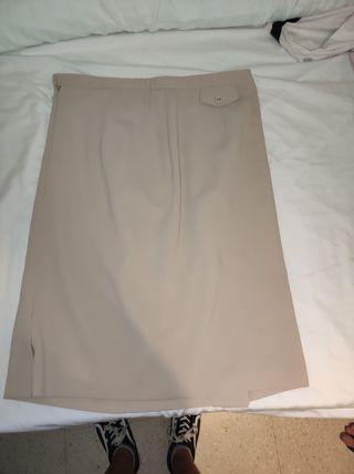Short negro de media pierna