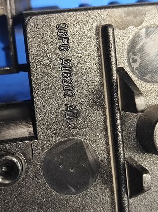 guantera consola central Ford Focus MK1