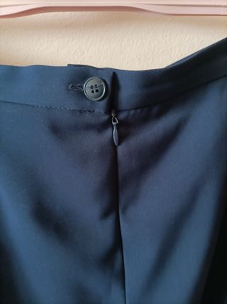 Short negro de media pierna