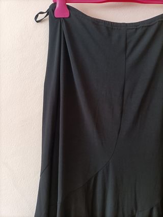 Short negro de media pierna