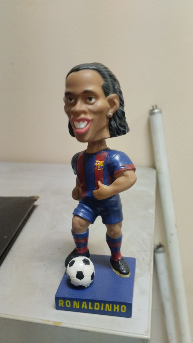 muñeco transforme optimus prime , ronaldinho