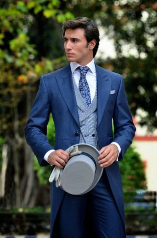 Vendemos y Alquilamos chaqués, Corbata de Regalo