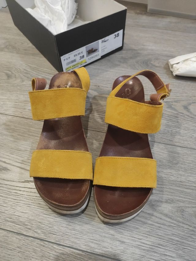 Sandalia serraje mostaza
