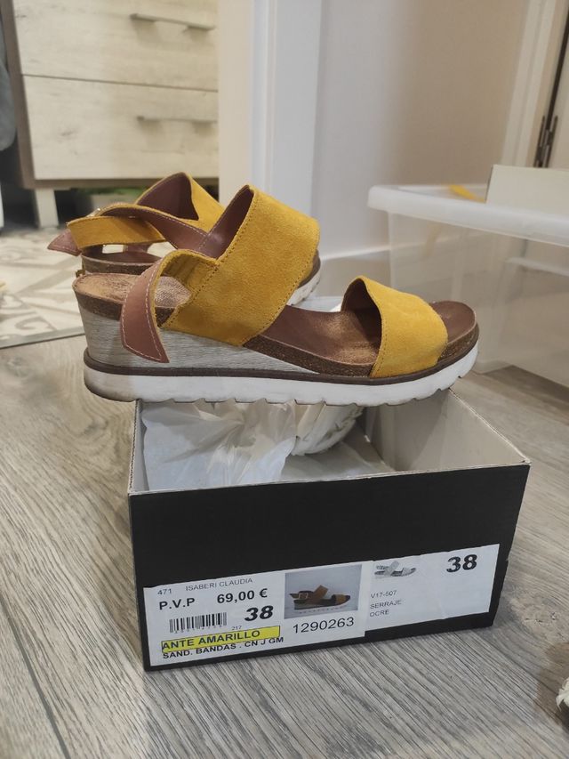 Sandalia serraje mostaza