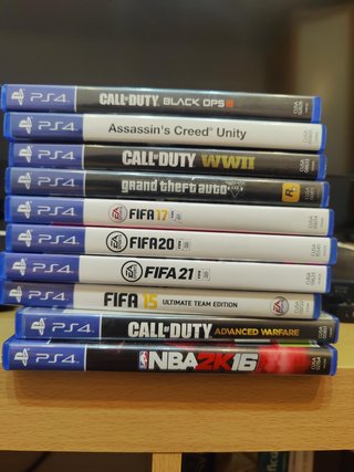 PS4 + 66 Juegos + 2 mandos. Negociable