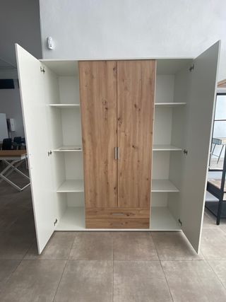 ARMARIO DE 4 PUERTAS CON CAJONES PERCHERO NUEVO