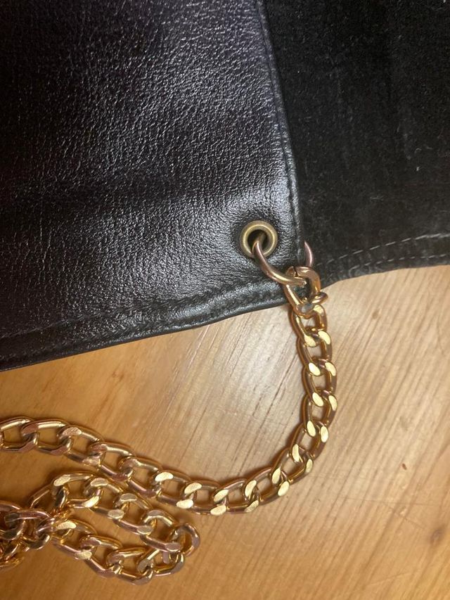 pochette in pelle con catenella