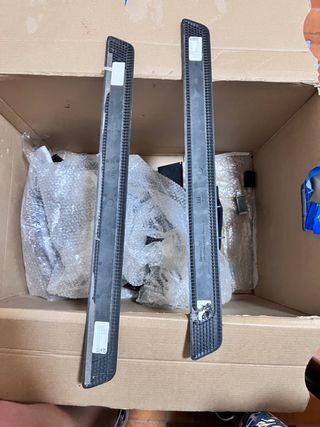 Umbrales montantes  iluminados puerta logo Rs3 8v 