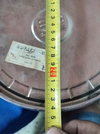 Seat 124 tapacubos metalico