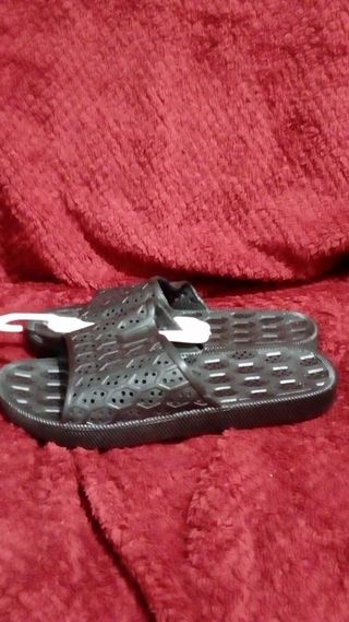Chanclas nuevas n.40/41 negro