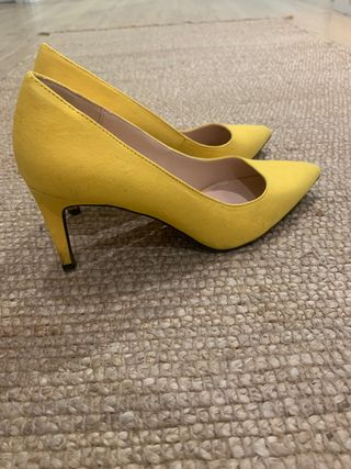 Zapatos tacón Zara.