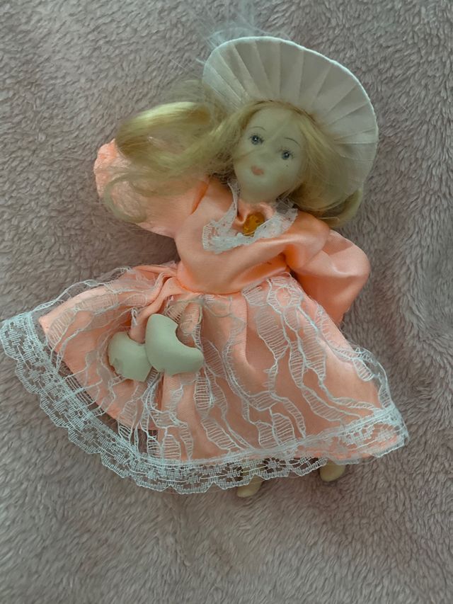 Muñeca porcelana