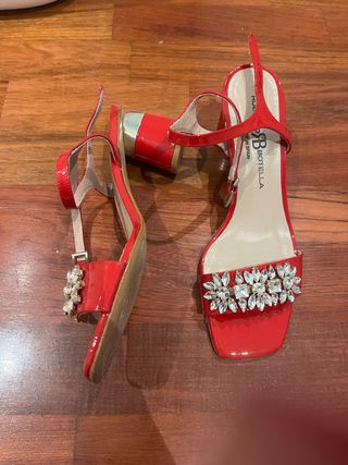 Sandalias joya Rojas charol