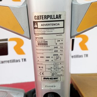 Transpaleta CAT CON PLATAFORMA 2000 KG