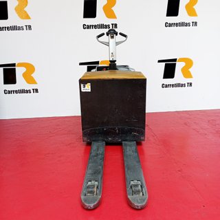 Transpaleta CAT CON PLATAFORMA 2000 KG