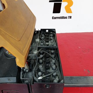 Transpaleta CAT CON PLATAFORMA 2000 KG