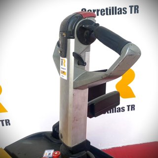 Transpaleta con Plataforma CAT 2000 KG