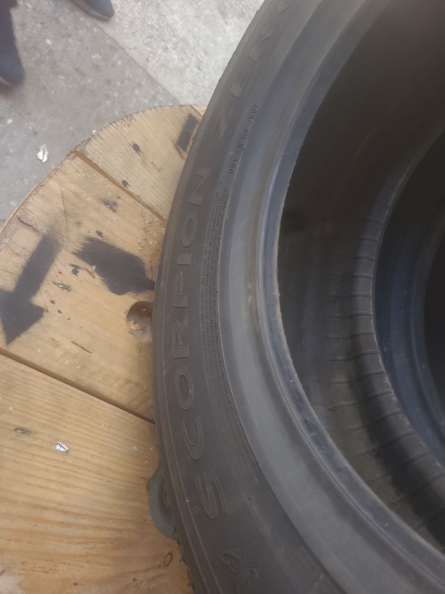 VENDO 2 NEUMÁTICOS EN PERFECTO  ESTADO