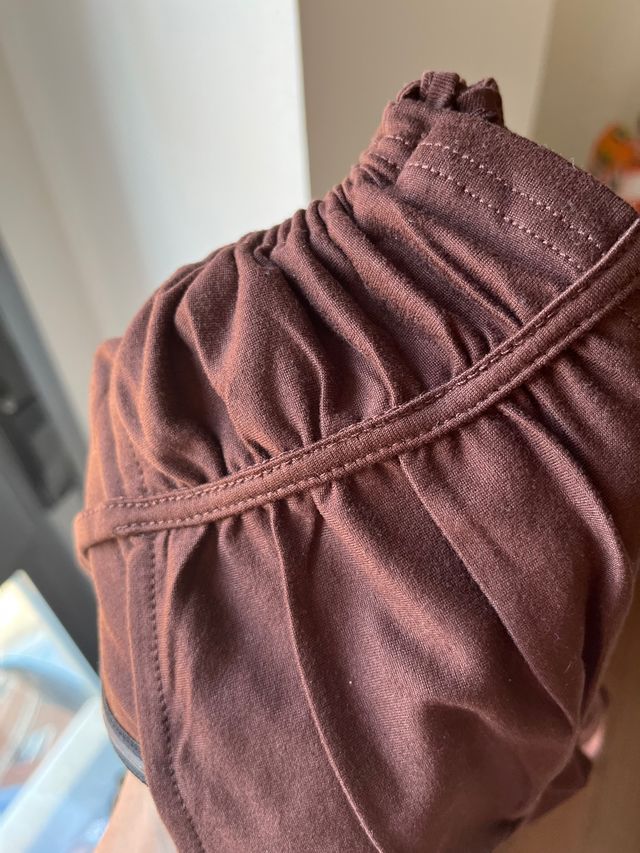 top de tirantes con fruncido lateral