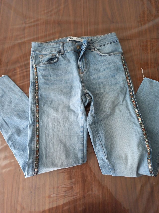 Vaquero azul claro detalles laterales Zara talla36