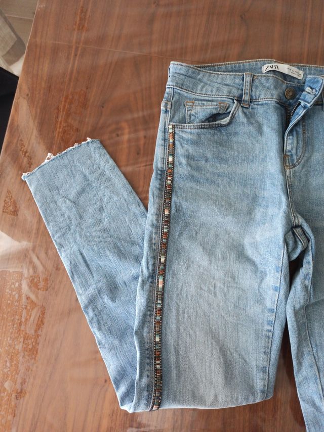 Vaquero azul claro detalles laterales Zara talla36