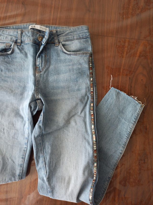 Vaquero azul claro detalles laterales Zara talla36