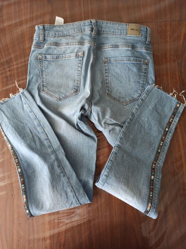Vaquero azul claro detalles laterales Zara talla36