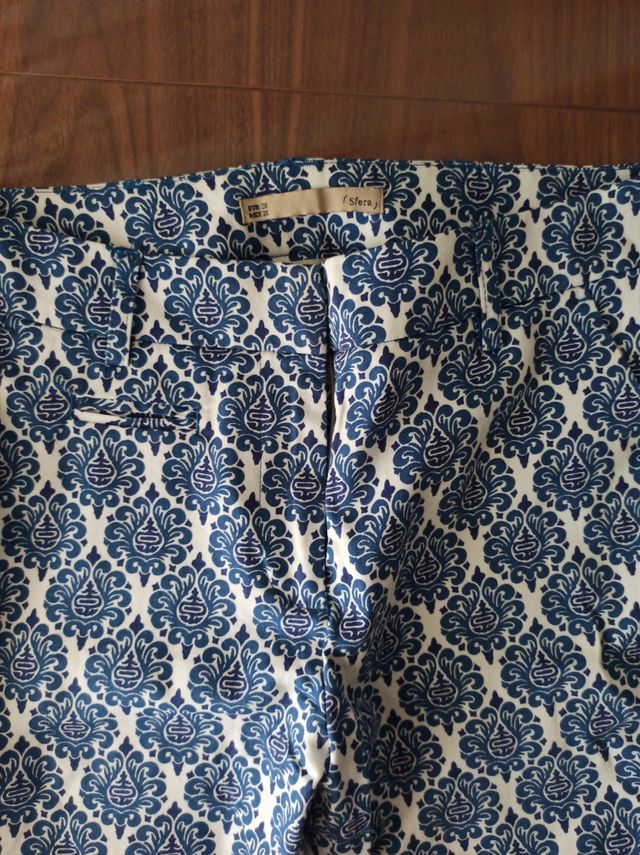 Pantalón tobillero estampado azul Sfera talla 36