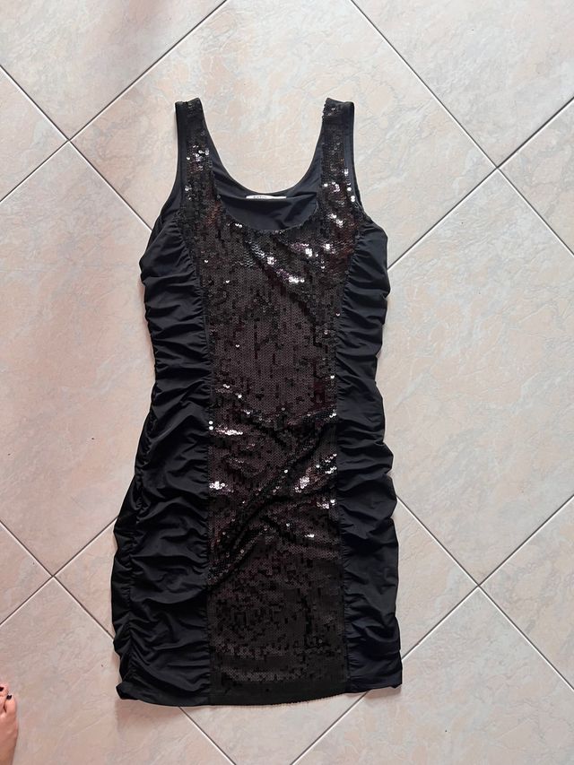 Abito drappeggiato con paillettes nero