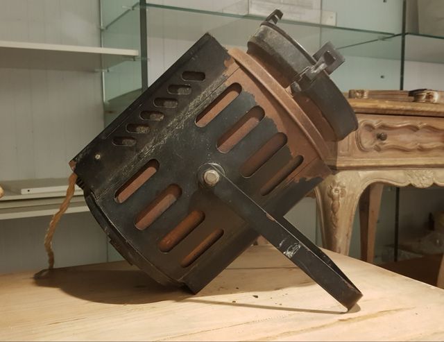 FOCO DE TEATRO. HIERRO.ANTIGUO