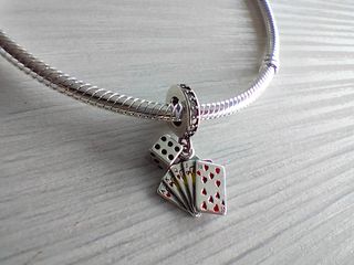 Charm suerte poker plata de ley