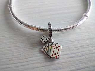 Charm suerte poker plata de ley