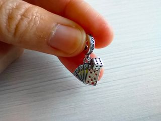 Charm suerte poker plata de ley
