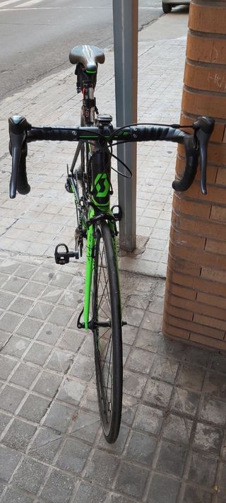 Vendo bicicleta de carretera marca Scott.