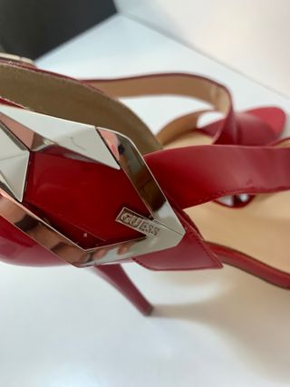 Sandalias de tacón, Guess 