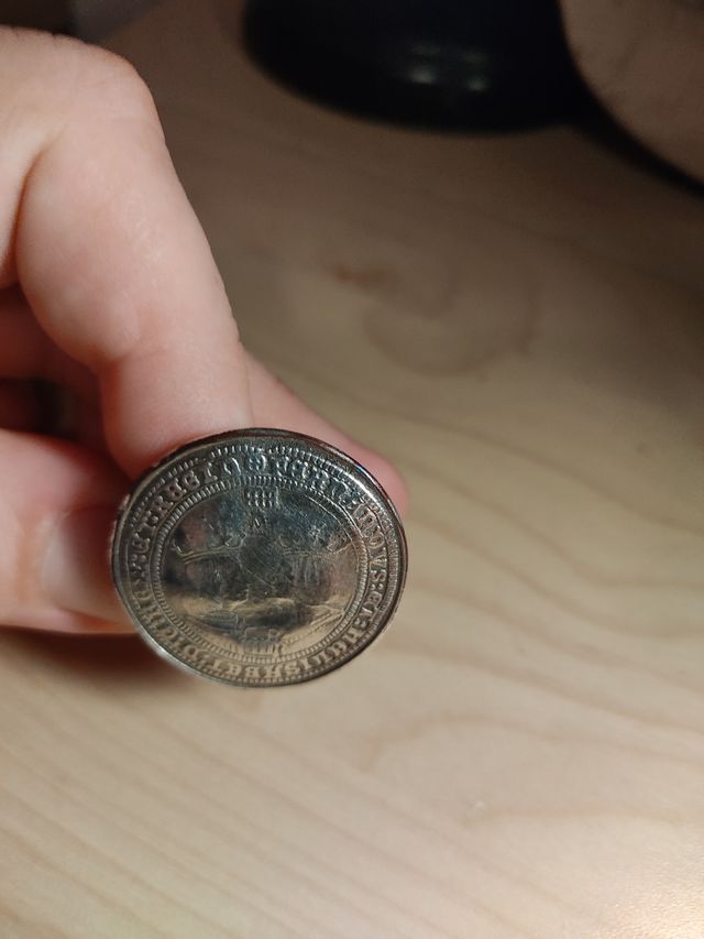 Anillo con forma de moneda