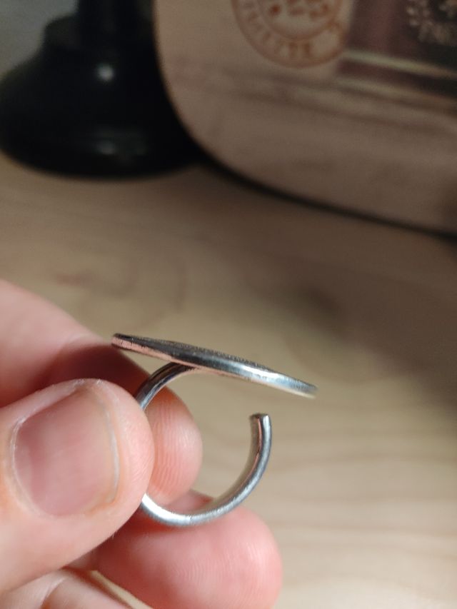 Anillo con forma de moneda