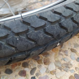 Rueda de moto antigua