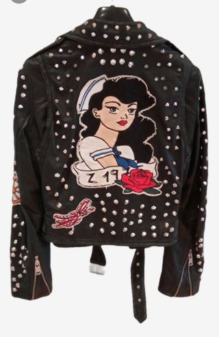 Cazadora piel tachuelas 