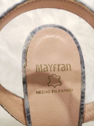 Sandalias de tacón piel.